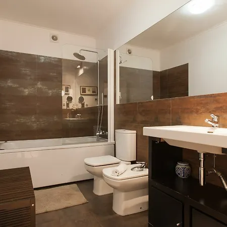דירה Liberty Penthouse Three-bedroom - By Lu Holidays