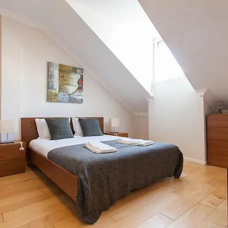 Liberty Penthouse Three-bedroom - By Lu Holidays דירה
